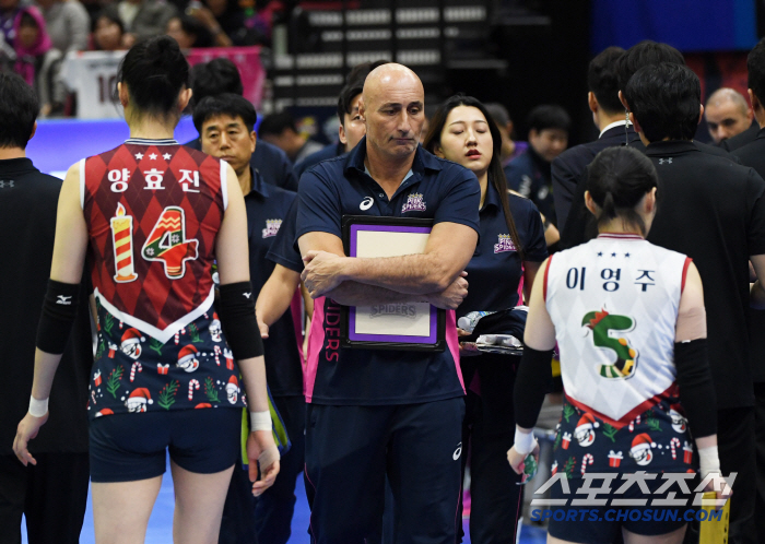 "배구 논할 게 없다" 단단히 뿔난 아본단자의 일침, 투트쿠 없고 김연경…