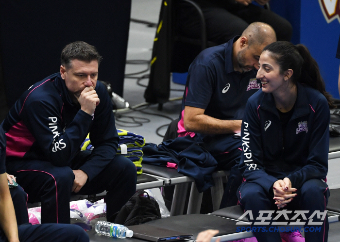 "배구 논할 게 없다" 단단히 뿔난 아본단자의 일침, 투트쿠 없고 김연경…