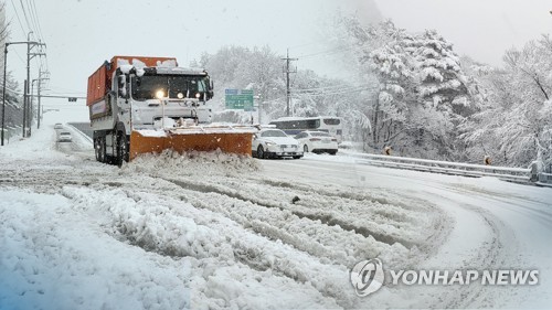 강원 내륙과 산지 중심 대설특보 발효…강원도, 비상 1단계