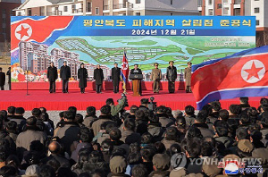 김정은, 수해 피해지역 주택 준공식 참석…자력 복구 강조