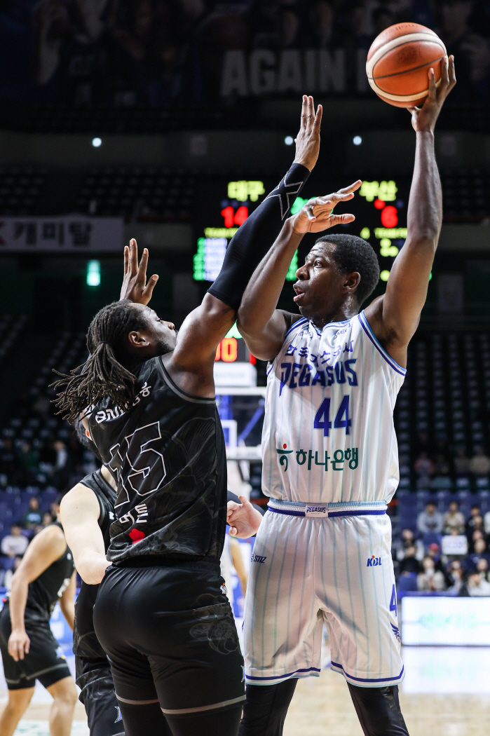 '만났다 하면 대승이네' 가스공사, KCC 97-71 대파 선두추격 재시…