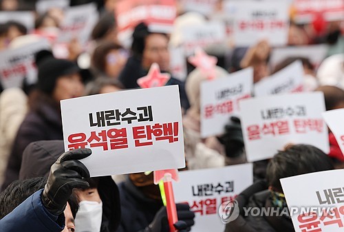 경남·울산 유권자 56.8% "윤 대통령, 내란죄로 처벌해야"