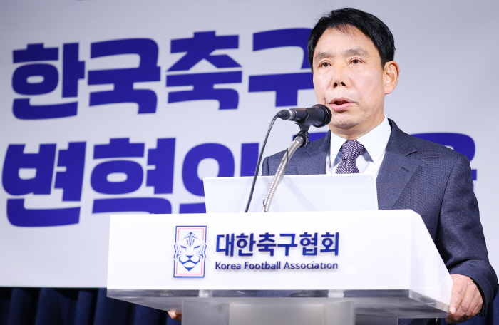 'KFA 회장 선거 출마' 신문선 교수 "허정무 후보와 단일화, 시간 갖…