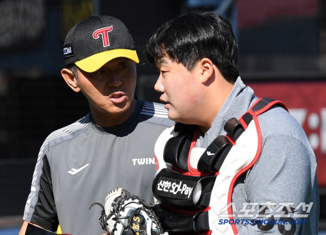 '10㎏뺐지만...' '천재타자'도 보장된 기회는 없다. 포수, 1루에 …