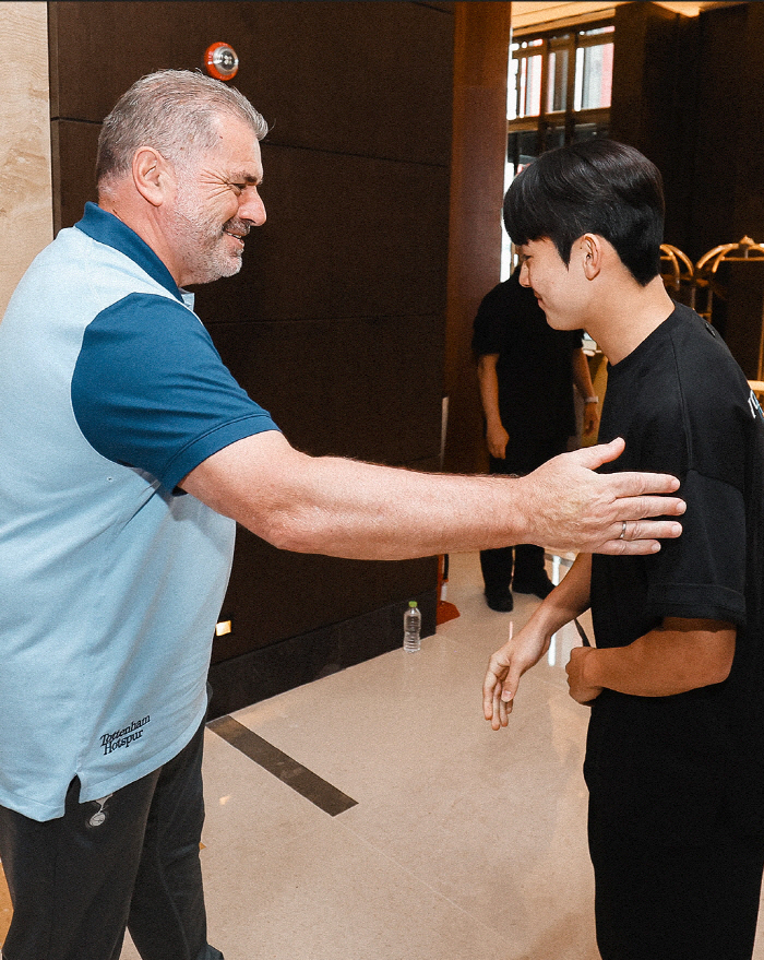 한국 최고 유망주한테 이게 무슨..."EPL보다 수준 낮은 곳에서 왔다"…