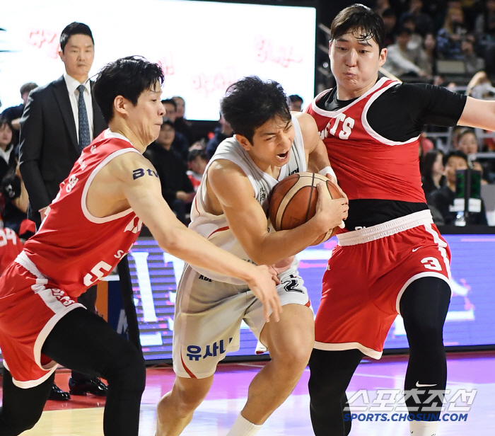 [포토] 허훈, 김선형+최원혁 밀착 마크에 고전