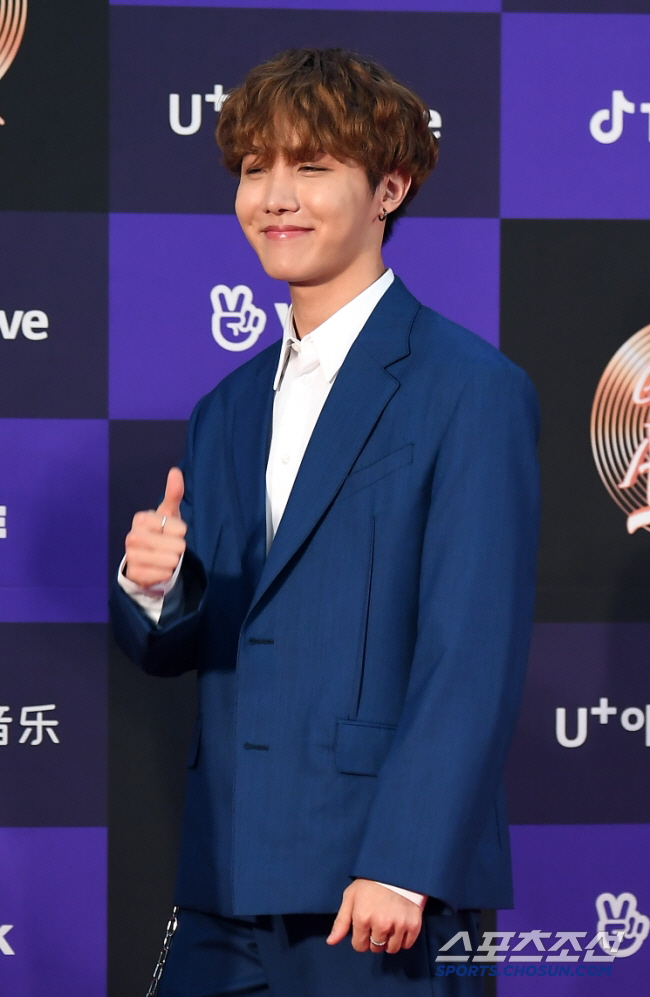 제이홉, BTS 완전체 '깜짝 스포'..."2025년 많은 것 보여드릴 …