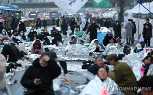 尹체포영장 만료일…긴장 속 관저 인근선 밤샘 이어 찬반집회(종합)