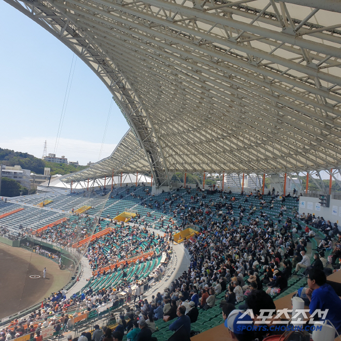 "한국야구를 굳이 왜?" 사상 첫 1000만 시대, 日 관중은 과연 몇 …