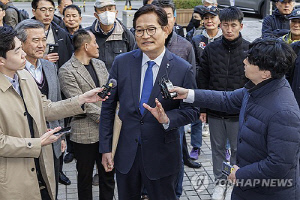 [2보] '불법 정치자금 수수' 송영길 징역 2년…'돈봉투'는 무죄