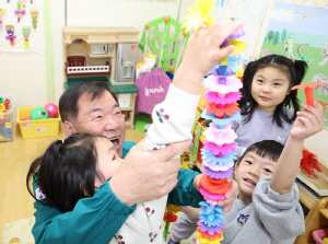 산청군, 양육 공백 가정 부담 경감 나서