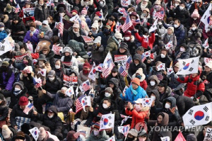 긴장 고조 尹관저 앞 찬반집회…