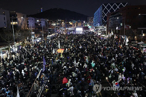 서울시 '집회 쓰레기' 몸살 한남동에 처리 인력·비용 지원