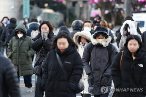 낮 기온도 영하권 강추위…곳곳에 눈·비