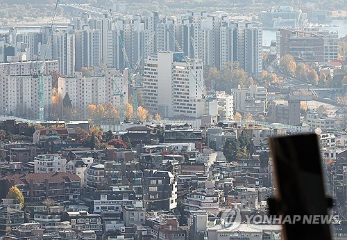 지난달 전국 집값 반년만에 하락…대출규제에 비수기 영향