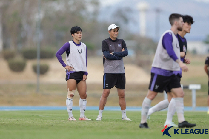 K리그1에서 '꽃봉오리 활짝!' 뜨거운 겨울 보내는 안양과 유병훈 감독.…