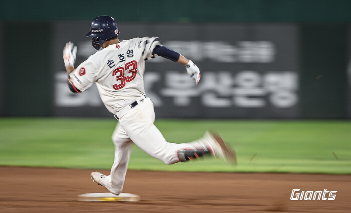 "첫날 OK 해주세요" 팀내 홈런 1위→나이 서른에 처음 맞이한 '꽃길'…