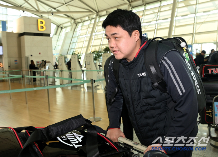 'LG맨 변신' 장현식 김강률 심창민 최채흥, 플래시 세례에 주먹 불끈 …