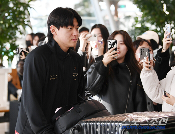 비즈니스 석 호강한 KIA,  팬서비스는 이코노미클래스? [공항 현장]