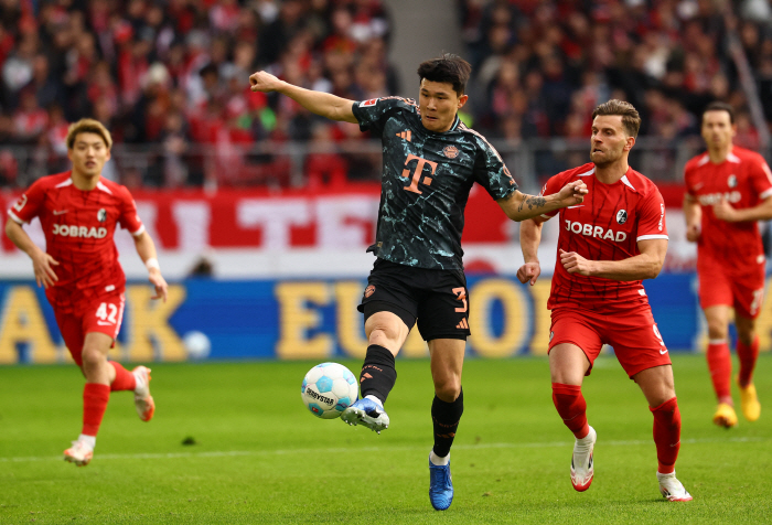 [속보] 김민재 미쳤다! 리그 2호 헤더골 대폭발!...뮌헨, 프라이부르크에 2-0 리드(후반 진행)