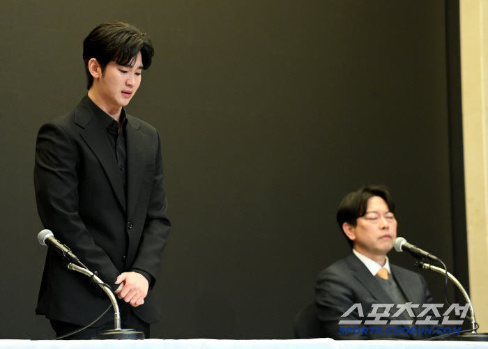[포토] 김수현, 모든 것은 사실이 아닙니다