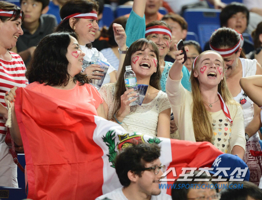 [포토] 한국의 페루인들, 열렬한 고국팀 응원