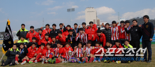 [춘계대학축구연맹전] 고대 우승의 주역은 '서동원 감독'과 '김건희'