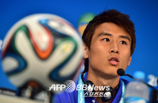 FBL-WC-2014-KOR-PRESSER