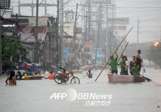 태풍 풍웡 필리핀 강타, ‘물폭탄’에 건물 2층까지 물 차올라…8명 사망…