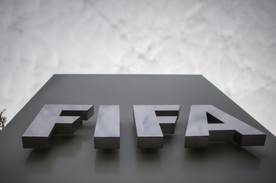 베켄바워, 월드컵 개최지 선정 비리로 조사