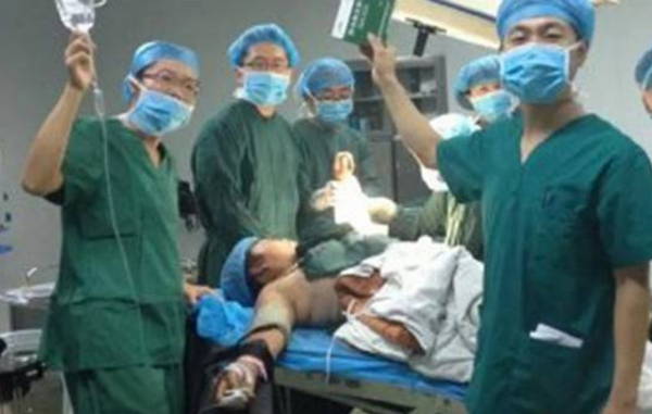 중국 의료진 '수술 중 셀카' 폭로에 비난 봇물