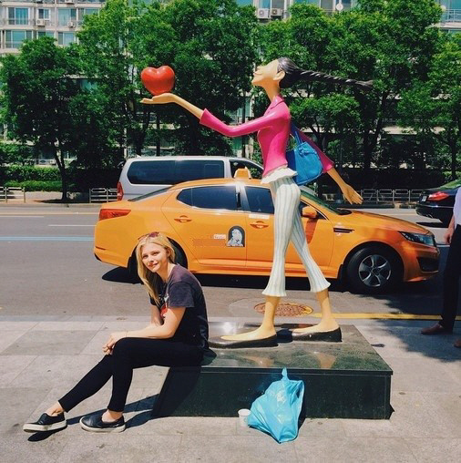 SNL 클로이 모레츠, 美 국민여동생 서울 나들이 '주황색 택시-익숙한 …