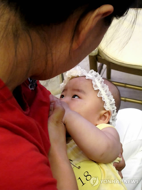 임산부 10명중 6명 "모유 수유 중도포기 경험"