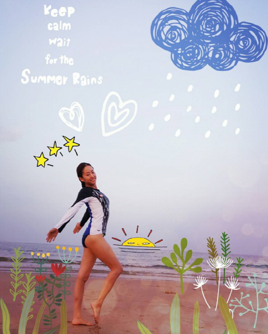 "여름아 가지마" 전혜빈, 탄탄한 수영복 몸매 과시