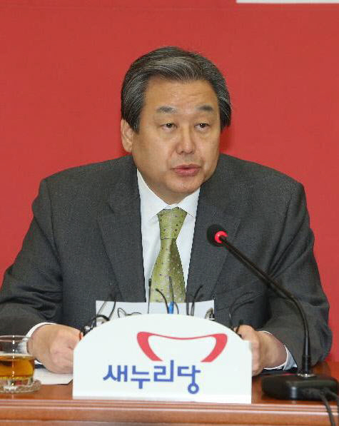 '국정교과서 논란' 김무성 대표 "정치적 편향 바로잡아 국민통합"