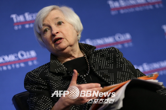 US-FED-CHAIR-JANET-YELLEN-ADDRESSES-ECONOMIC-CLUB-OF-WASHINGTON-