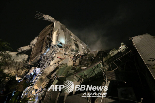 대만 지진 ‘규모 6.4’, 17층 건물 반파…인명피해는?